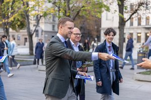 Kauniečių balsų laukiantis G. Landsbergis jiems nebepasirodys: oponentą pasitiko tuščia kėdė