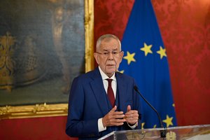 Austrijos prezidentas formuoti vyriausybę pavedė antrąją vietą rinkimuose užėmusiai partijai