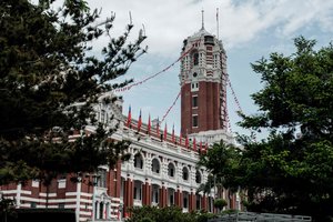 Taipėjus teigia, kad Taivano sąsiauriu praplaukė Kinijos lėktuvnešių grupė