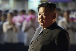 Šiaurės Korėjos lyderis Kim Jong Unas apžiūrėjo raketų bazes, balistinius ginklus