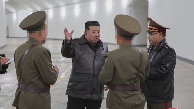 Kim Jong Uno patikra: apžiūrėjo raketų bazes ir balistines ginklus