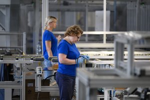 Rugsėjį susitraukė pramonės produkcijos vertė
