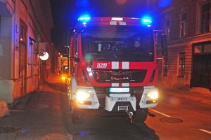 Naktį Vilniuje – drama: dėl gaisro daugiabutyje evakuoti 22 suaugę ir 12 vaikų