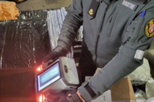 Muitinė dar labiau stiprina siuntų kontrolę traukiniuose iš Rusijos: tam pareigūnai naudoja ir mobilius rankinius skanerius