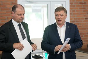 R. Karbauskis suregavo į S. Skvernelio kaltinimus dėl galimos grėsmės nacionaliniam saugumui: nereikia manęs juokinti