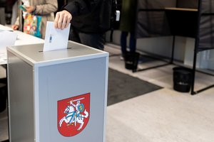 VRK: per tris išankstinio balsavimo dienas prie balsadėžių savo valią išreiškė per 145 tūkst. rinkėjų