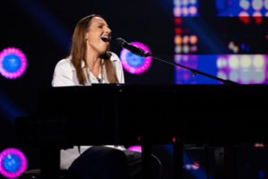 „X faktorius“ scenoje – garsi Lietuvos hipnoterapeutė: muzika padėjo išsigydyti žaizdas po vyro mirties