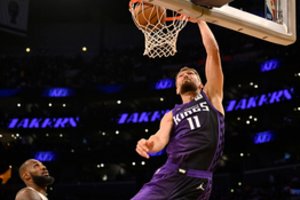 Įspūdingo D. Sabonio trigubo dublio neužteko: nesenstantis L. Jamesas buvo pranašesnis