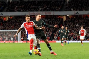 „Arsenal“ ir „Liverpool“ sužaidė lygiosiomis, o „Manchester United“ vėl pralaimėjo