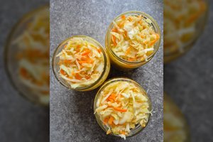 Nekaitinta kopūstų mišrainė žiemai: skani, traški, su gaivia rūgštele