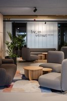 Labai aiškiai matoma sena ir nauja: šis biuras tai turi savyje