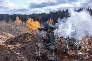 Baigėsi tarptautinės pratybos „Stiprus grifonas 2024“, keliais judės karinė technika