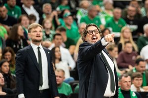 Prieš dvigubą Eurolygos savaitę – žinia apie vis dar sergantį A. Trinchieri: „Užsideda kaukę, matome tik akis“