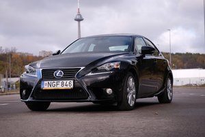 Naudoto „Lexus IS Hybrid“ testas: ieškantiems patikimo „Premium“ automobilio