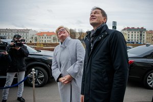 I. Šimonytė ir D. Kreivys Vilniuje atidengė laikrodį, kuris skaičiuos dienas iki atsijungimo nuo BRELL