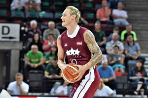 Latvių krepšinio žvaigždė patvirtino vykstanti į Rusiją: esate apgailėtini, nieko blogo nematau