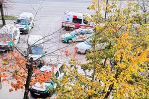 Į Raudondvario plentą Kaune sugužėjo gausios policijos pajėgos: pranešama apie sužalotą vyrą