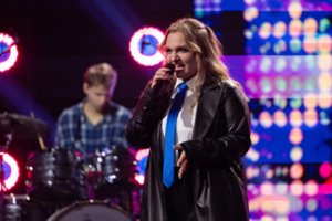 „X faktoriuje“ dalyvaujančios grupės pasirodymui iškilo grėsmė: būgnininkas atsidūrė ligoninėje