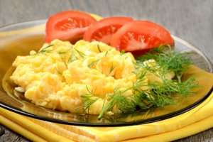 Puri kiaušinienė per kelias minutes: garsūs šefai pasidalino paslaptimis, kaip išsikepti tobulą