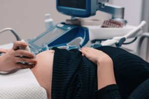 Genetiniai tyrimai nėštumo metu: gydytoja išvardijo, kokiais atvejais jie svarbūs