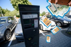Aiškėja, kiek vilniečiams gali tekti mokėti už automobilių parkavimą prie daugiabučių: daliai apskritai atmuš norą mieste turėti mašiną