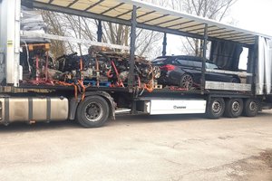 Vilkiko puspriekabėje pasieniečiai aptiko britų policijos ieškomą apynaujį BMW ir keliolika automobilių variklių