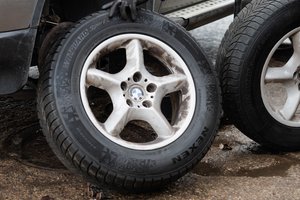 Išgirdęs, kiek reikės mokėti už padangų keitimą, vilnietis vos nenuvirto: „Tuoj pėsčiomis reikės vaikščioti“