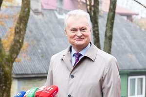 G. Nausėda sveikina D. Trumpą laimėjus rinkimus