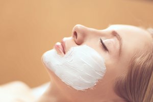 Namuose šilta, o lauke šalta: kokią riziką tai kelia veido odai?