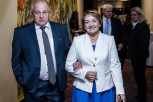 Rašytojas Vytautas Čepas niekaip neišprašo žmonos padovanoti jam išsvajotą dovaną: „Veikiausiai taip ir mirsiu nepasisūpavęs!“