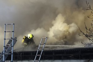 Rusų dronas pataikė į daugiabutį, kuriame gyvena Estijos ambasadorė Kyjive