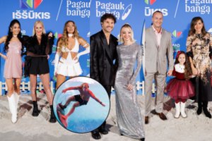 Naujoje sporto arenoje garsenybės pozavo ant smėlio kilimo: proga – neeilinė