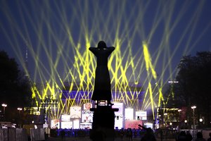 Berlyne susirinko daugiau nei pusė milijono žmonių: minėjo sienos griuvimo metines