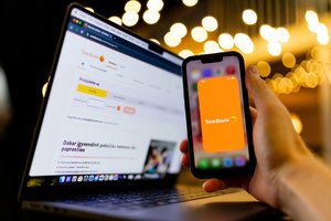„Swedbank“ klientai pranešė apie nesklandumus: buvo sutrikusi banko mobiliosios programėlės veikla