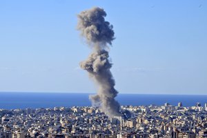 Izraelio kariuomenė teigia, kad „Hezbollah“ į šalies šiaurę paleido 165 raketas