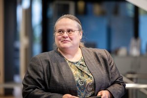 A. Širinskienė raudonuoja dėl kolegų – atsiprašė prezidentūros: feisbukas jau tapo prakeiksmu