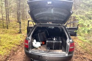 Pasienyje su Baltarusija esančiame miške pasieniečiai rado automobilį, o jame – ryšulius su kontrabandinėmis cigaretėmis