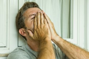 Neįsivaizduojama: gretimame bute mirus kaimynui, po to kelis mėnesius negalėjo užmigti