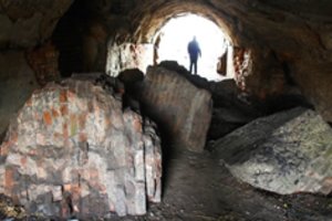 Baisisi, ką išdarinėja Kauno fortuose siautėjantys paaugliai: praeiviai patys eina vaikyti