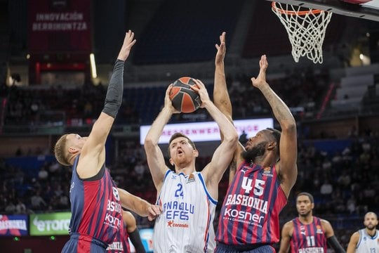 Gero T. Sedekerskio pasirodymo neužteko: „Baskonia“ krito namuose prieš „Anadolu Efes“