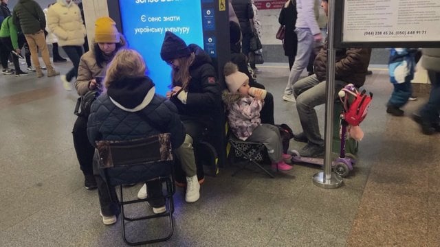 Rusams surengus kombinuotą ataką – ukrainiečių išgąstis ir baimė: užfiksavo vaizdus iš Kyjivo metro stoties