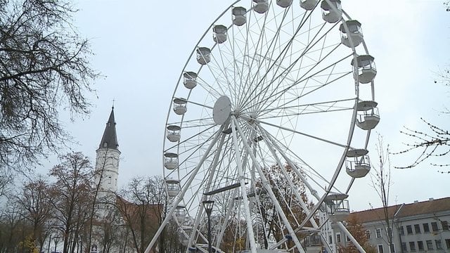 Šiaulių miesto širdyje – smagi pramoga ne tik gyventojams: panorama galės grožėtis iš apžvalgos rato