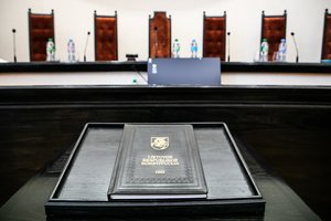 Konstitucinis Teismas nevertins kreipimosi dėl moterų pavardžių rašymo su galūne -a