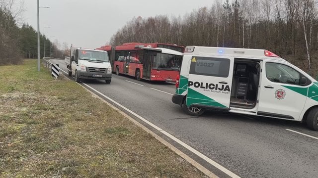 Vaizdai iš įvykio vietos: Vilniuje žuvo automobilio partrenktas vyras