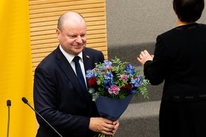 S. Skvernelis susigraudino: dėkojo gydytojams ir Dievui, kurių dėka „gali čia stovėti“