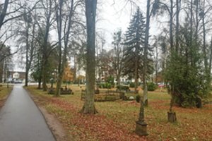 Užsimojo uždrausti rūkyti kapinėse, bet sustabdė politikai – per brangu