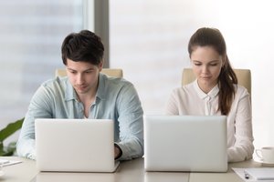 Naujausia apklausa atskleidė, kokiomis technologijomis moterys naudojasi daugiau nei vyrai