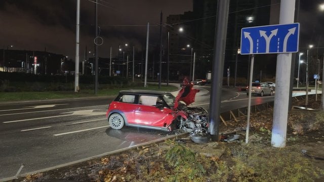 Avarija Žirmūnų žiede sukėlė tarnybas ant kojų: pats kaltininkas iš įvykio vietos pasišalino