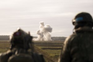 Pratybos Lietuvoje: iš 6 kilometrų aukščio bombas metė JAV bombonešiai ir Italijos naikintuvai