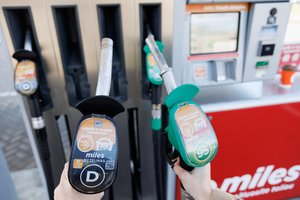 Policija ieško Mažeikių rajone į BMW baką degalų prisipylusio ir už juos nesumokėjusio vyro